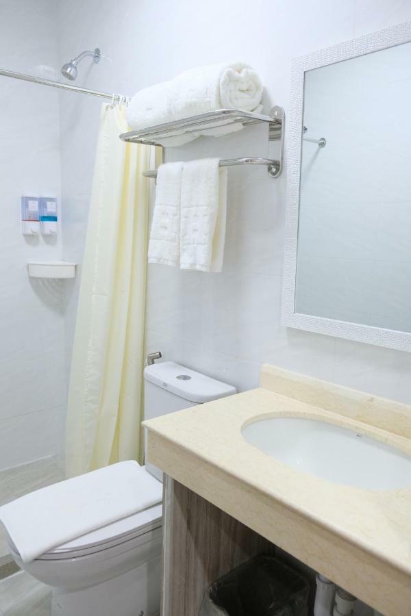 Hampton Suites Davao Exterior foto