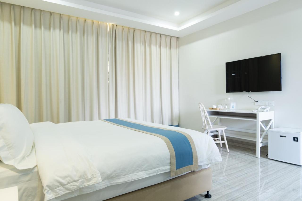 Hampton Suites Davao Exterior foto